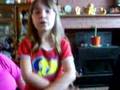 ma niece qui chante une chanson de JOFFREY CROMBÉ 2
