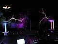 A Marcha Imperial executada em Bobinas de Tesla! É difícil algo ser mais nerd: http://bit.ly/pTSde #tesla #teslacoil ( via klayson ) // o.O