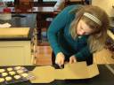 How To Make a Decorative Bakery Box (with Hallmark Magazine) How To Make a Decorative Bakery Box (with Hallmark Magazine)