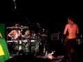 Solo de percursão (Brandon Boyd e Jose Pasillas)
