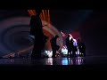 Marco op de trommels bij het Wit Licht concert