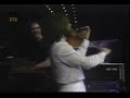 1982 montreal jazz festival

jean-luc ponty - violin
allan zavod - keyboards
jamie glaser - guitar
rayford griffin - drums
keith jones - bass

more videos :
http://cyworld.nate.com/trick9999