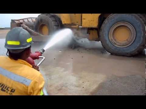 camiones mineros - Este es un equipo de alto volumen de agua para lavado manual de camiones y equipos mineros fabricado por InterClean Equipment en Estados Unidos. Este sistema...