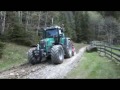 Ein Fendt 714 Vario mit einem Stonecrusher System Schmid beim herrichten einer Forststrasse.