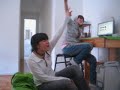 gio i pia intentando cantar a corde