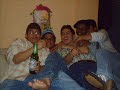 entre copas y amigos.