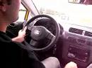 Tuiza cuidando el coche