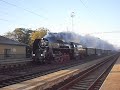 Šlechtična řady 475 jede s historickou soupravou na oslavy 170. výročí Severní dráhy císaře Ferdinanda (II. koridor). Vlak vyjel v 7:50 z Břeclavi a míří do Přerova. Natočeno 15.10.2011. Omlouvám se za zhoršenou kvalitu na konci videa vlivem Slunce.