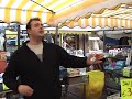 Dappermarkt ondernemer Glenn zingt voor Marco Polo in Amsterdam\ Dappermarkt ondernemer Glenn zingt voor Marco Polo in Amsterdam\