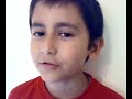 Marcelino cantando De rodillas