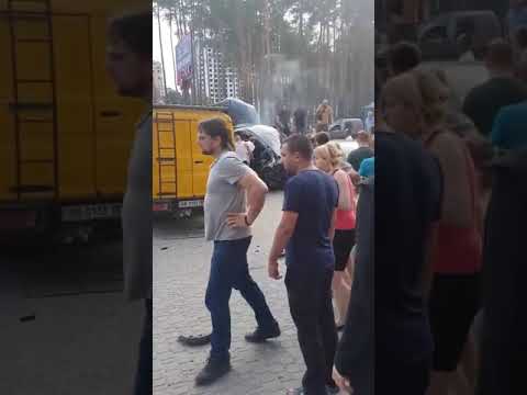 Makabryczny wypadek polskiego BMW. Auto dosłownie rozpadło się na pół.