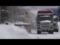 FENDT 930 + NORMAND SNOWBLOWER LOADING TRUCK
