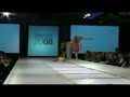 DUMB MODEL FALLS DOWN CATWALK!!!!!! rofl