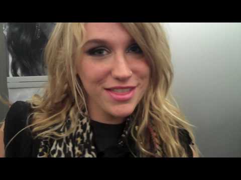 Ke$ha's Rad New T-Shirt!