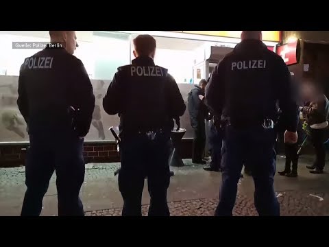 Berlin: Wettbüros und Shisha-Bars - Polizei-Razzien ...