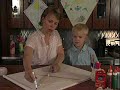 How to make a home made kite with your kids How to make a home made kite with your kids