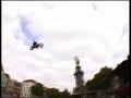 moter jump over de fontein