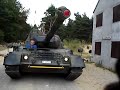 Onder een Leopard tank