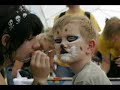 das aufmucken festival 2007. seit 2005 findet es j�hrlich im brandenburgischen schulzendorf statt - her mit der musik, weg mit rassismus sind die deutlichen forderungen des projektes. schirmherr ist seit 2006 der schauspieler j�rgen vogel (die welle, keinohrhase, der freie wille). nach einer einj�hrigen pause in 2008 ist die n�chste veranstaltung 2009 geplant.

festivalseite: www.bunte-aktion.de
