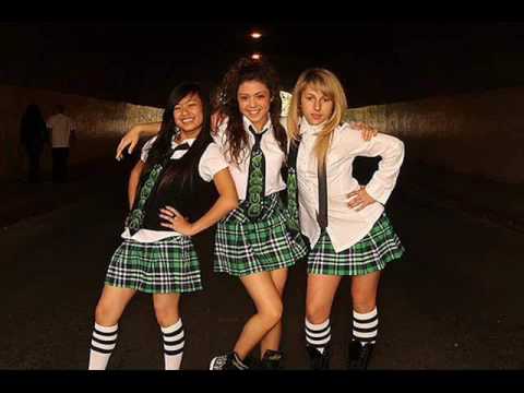 something like a party - School gyrls remix Disclaimer: I dont own this remix or the pictures Lyrics: Just give me a beat Cuz all I need is a beat Nothing more than a beat La da da d...