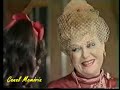 em 1979, estreava na rede globo a novela 'feij�o maravilha'. escrita por br�ulio pedroso, fazia uma homenagem as chanchadas, contendo v�rios elementos ligados aos filmes de com�dia que divertiram o brasil. as protagonistas eram eliana (luc�lia santos) e adelaide (eliz�ngela), fazendo alus�o as atrizes eliana macedo e adelaide chiozzo, que naqueles tempos faziam uma dupla nos cinemas. a tem�tica era jovem e se passava num hotel onde aconteciam diversas situa��es que podiam ser facilmente vistas naqueles filmes. o enredo era uma grande chanchada. ing�nua e com um esp�rito saudosista. no elenco tamb�m estavam grandes estrelas das com�dias do cinema brasileiro, entre elas, adelaide chiozzo, eliana, anselmo duarte, walter d'�vila e grande otelo.

nessa cena, eliana e dona fifi, proseiam na recep��o do hotel. interpretadas por luc�lia santos e a ex-vedete mara r�bia, j� falecida.