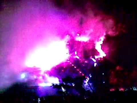 scottttttttttttttt - Trippy horiztonal fireworks at 4:55.