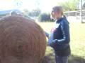 videos de Me jumping up on a hay stack