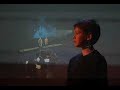 de c�dric lebonnois, mise en sc�ne anne barlind
th��tre de villepreux, thalia th��tre, les cordes 'orchestre
notes d'exil est le r�sultat d'un travail d'�criture autour de la th�matique de l'exil des compositeurs et intellectuels dans les ann�es trente sous l'oppression du r�gime fasciste allemand. le point de d�part de cette r�flexion se situe au c?ur de la gare transatlantique de cherbourg qui a �t� le port d'embarquement ou d'escale pour de nombreux artistes sur le chemin de l'exil vers les etats-unis et notamment kurt weill qui embarqua � cherbourg � bord du paquebot � majestic �. en juin 1988, j'ai chant� dans la gare transatlantique de cherbourg des m�lodies populaires de b�la bartok � l'occasion du retour de sa d�pouille vers sa terre natale. cet �v�nement a profond�ment marqu� le jeune musicien que j'�tais. j'avais 10 ans. ces textes sont l'expression de l'artiste que je suis aujourd'hui. c'est mon regard sur une �poque que j'ai red�couverte.
dans les ann�es trente, la gare transatlantique de cherbourg est le passage oblig� pour de nombreux compositeurs et intellectuels allemands en exil cherchant en l'angleterre ou aux etats-unis une libert� et une s�curit� que leur pays, oppress� par le iii�me reich, ne peut plus leur garantir. en 1938, � d�sseldorf, se tient une exposition o� les oeuvres de ces hommes seront classifi�s sous l'appellation de 