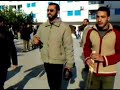 بسم الله الرحمــن الرحيموصلى الله وبارك على سيدنا محمد وآله وصحبه وإخوانه وحزبه .كسائر مناطق المغرب والعالم بأسره تضامنت ساكنة  مدينة الناظور مع إخوانهم في غزة التي ترتكب في حقها أبشع الجرائم الإنسانية ، حيث تحاصر وتقتل ويذبح أطفالها ونسائها على مرأى ومسمع من المنتظم الدولي ، وفي صمت مريب من الأنظمة العربية الرسمية.وفي هذا السياق وجهت جماعة العدل والإحسان بالناظور نداء إلى ساكنة المدينة للمشاركة في المسيرة  الشعبية التضامنية مع غزة كانت قد دعت إليها جمعية رابطة المعلمين للأعمال الاجتماعية  والثقافية والتربوية يوم الأحد 9 مارس 2008 انطلاقا من الساعة الرابعة مساءا  وبعد اتخاذ جميع الإجراءات القانونية حيث أرسل التصريح في وقته المحدد عن طريق البريد المضمون مع إشعار بالتوصل ، إلا أن باشا المدينة رفض تسلم البريد فتم اللجوء في مرحلة لاحقة إلى العون القضائي الذي بدوره أقر بإصرار السلطات على عدم تسلم التصريح.وبينما كان المصلون يتهيئون للتوجه إلى نقطة انطلاق المسيرة ، ورغم عدم توصل المنظمين بقرار المنع فوجئ  الجميع ، بمن فيهم الصحافة المحلية ، بتدخل عنيف ووحشي من طرف مختلف ألوان وأشكال قوى المخزن المدججة بالعصي والهروات ، وهذا ينم عن حقد دفين تجلى في تهشيم للرؤوس والعظام  وسب وركل ورفس بالأقدام ، وبدوره  باشر المسؤول الأمني وأعوانه المقربون  في ضرب ورفس الإخوة والأخوات البصق على وجوههم ، وهذا هو التكريم المخزني للمرأة في أجواء يومها العالمي .وفي هذا الجو الإرهابي بامتياز والذي دام زهاء ساعة ، اعتقل 16 عضوا من جماعة العدل والإحسان لمدة سبع ساعات ليطلق سراحهم في وقت متأخر من الليل بعد أن أنجزت  لهم محاضر لدى الشرطة القضائية، كما تم نقل أحد أعضاء الجماعة وقد شج رأسه إلى المستشفى ، و لم تنج حتى الصحافة من التنكيل المخزني. وإننا في جماعة العدل والإحسان  نستنكر بشدة هذا الأسلوب الهمجي ، ونتشبث بحقنا في التظاهر السلمي ، والتعبير الحضاري عن تضامننا مع قضايا الأمة . وحسبنا الله ونعم الوكيل .