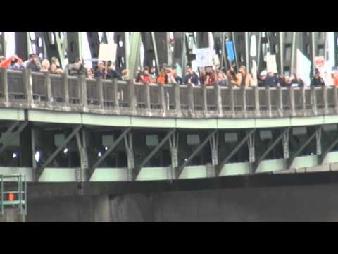 Good Jobs - No Cuts Portland Vancouver Solidarity Bridge Crossing10.22.11