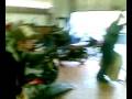 videos de SCHLÄGEREI BEI ARBEIT KARTONAGE KAMPFTECHNIK