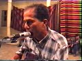 mihub, le maquisard de la chanson chawi.
mihoub est n� le 19 octobre 1960 � timssounine, p�re de 03 enfants : numidia,massil et misipsa.mihoub est � la chanson chaouie, ce que sont matoub et ferhat � la chanson kabyle.a ses d�buts, la chanson pour lui �tait un moyen de combat pour clamer haut et fort le patrimoine chaoui o� l'identit�, l'histoire, la culture amazighe sont mises � l'honneur et avec vigueur.mais de nature quelque peu timide et r�serv�e, il se tient � l'�cart des projecteurs et des lumi�res des cam�ras de l'entv ...mihoub est l'exemple type des pionniers de la chanson chaouie d'expression amazighophone tel que : djamel sabri, salah u boumaaraf, nouari nezzar...mihoub consid�re la chanson chaoui ins�cable, ins�parable de son rythme et de sa langue, il n'est donc pas question de � voler � la musique chaouie pour lui coller des paroles intruses � sa culture, la culture amazighe.il reste une force tranquille, mais combien percutante.
