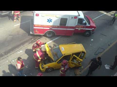 Un Tico se chocó en la Vía Expresa y causó congestión vehicular
