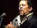 El tema más conocido de este grupo pionero de la musica fusión (o música barrio, como ellos se autodefinen) en el Perú: Escalera al infierno, compuesto y grabado a comienzos de los años 80s.Esta versión la tocaron en el concierto que hacen todos los años en el bar La Noche (Barranco, Perú), en el año 2005.Mas información en http://delpuebloydelbarrio.tripod.com/Registrado por: Hector Galvez, Carlos Saenz y Alberto Venero. Editado por Carlos Saenz. Coordinación general: Marcuchay.
