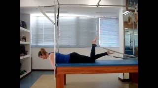 Fortalecimento de Isquiotibiais em Prono no Cadillac