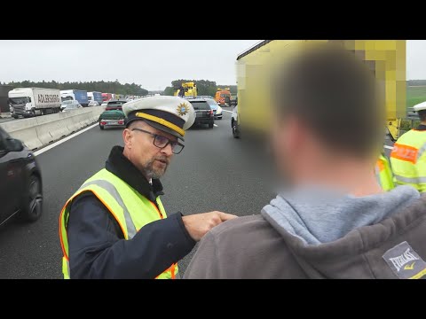 „Chcesz zobaczyć zabitych ludzi? Chcesz zrobić im zdjęcia? Chodź, pokażę Ci!”