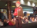 it�s rainning men d geri halliwell n desfile infantil