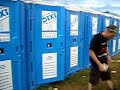 14 Mann im DiXi-Klo beim Summer Breeze 2006 14 Mann im DiXi-Klo beim Summer Breeze 2006