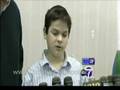 videos de ABC News: Boy falls onto tracks
