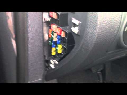 how to change a fuse in a vw golf