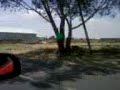 motociclista caballeroso