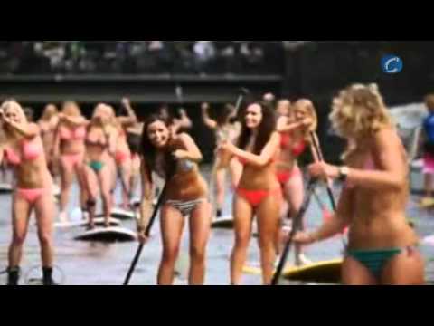 0 Chicas sexy en bikini apoderándose de los canales y las miradas de la ciudad