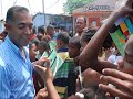 Bertico dona útiles escolares en La Barquita Bertico dona útiles escolares en La Barquita