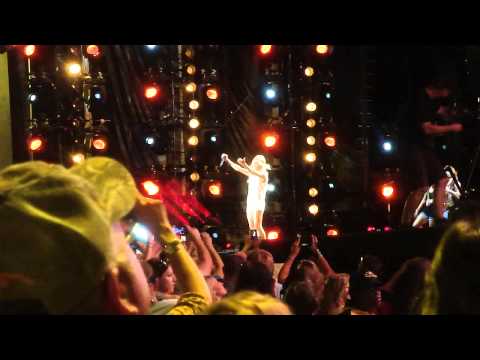 Before he Cheats (Live CMA Fest 2013)