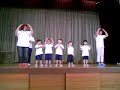 Gabriel Hideki cantando na escola 2