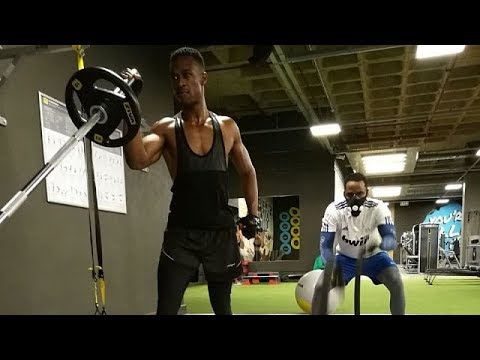 Models get ready for Fashion week