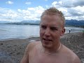 laurent fait son frileux avant d'oser p�n�trer les eaux du lac l�man !