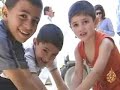 تقرير شيرين أبو عاقلة - الخليل  تعاني الأراضي الفلسطينية من شح كبير في المياه حيث أصبح استهلاك الفرد لا يتجاوز ستة وستين لترا في اليوم ويصل في بعض المناطق الى ثلاثين لترا في الوقت الذي أوصت  فيه منظمة الصحة العالمية بأن استهلاك الفرد لا يمكن أن يكون اقل من مائة وخمسن لترا في اليوم . وعلى الرغم من النداءات التى وجهتها  التى  جمعيات ومنظمات حقوق الإنسان لإسرائيل الى أن الحكومة الإسرائلية بقيت تسيطر على مصادر المياه خاصة في الضفة الغربية وهذا ما قد يدفع الى وقوع كارثة حقيقية في الاراضي الفلسطينية .