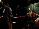 jo�o moreira dos santos, autor do blogue jazz no pa�s do improviso! (www.jnpdi.blogspot.com), apresenta o concerto do 4.� anivers�rio deste blogue, espect�culo protagonizado pelo quinteto de herb geller no hot clube de portugal, no dia 9 de outubro de 2007.
