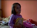 victória cantando a musica da xuxa
